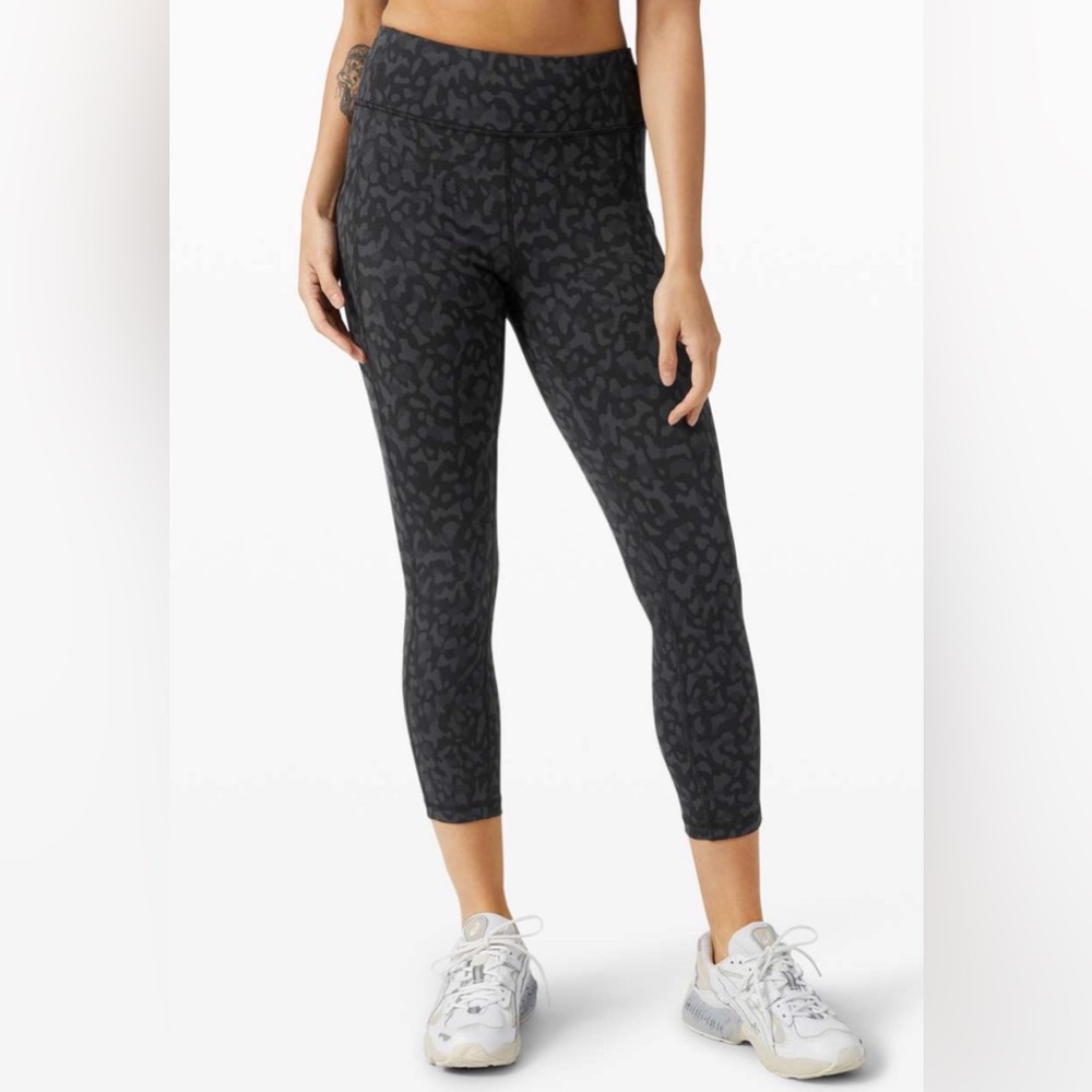 Lululemon Invigorate‎ High-Rise Crop 23"